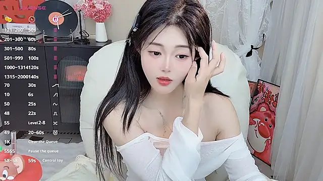 美女CeeKie在线直播