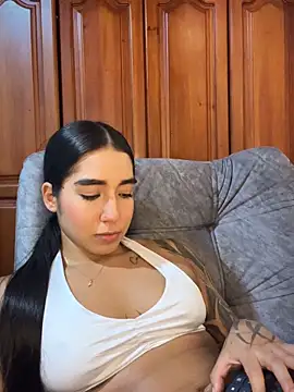 Webcam Model (KaditaNavarro) is live