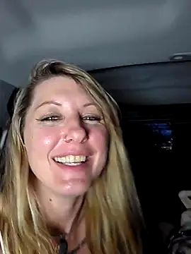 SheIsSomething webcam