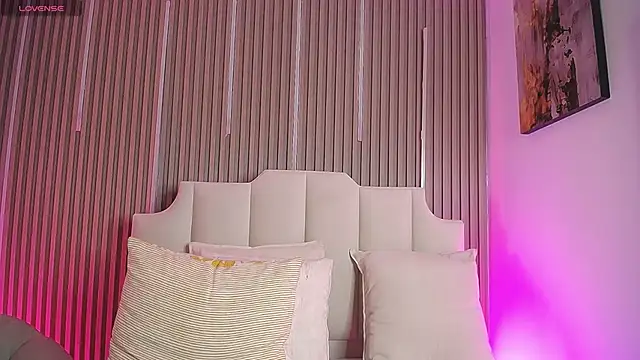 katy_van (F young) - Saliva on tits