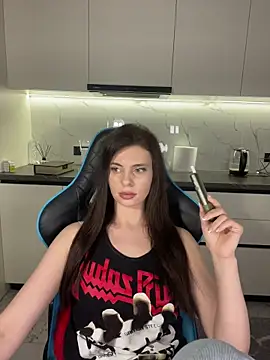 CurlyLara Live Webcam on Stripchat