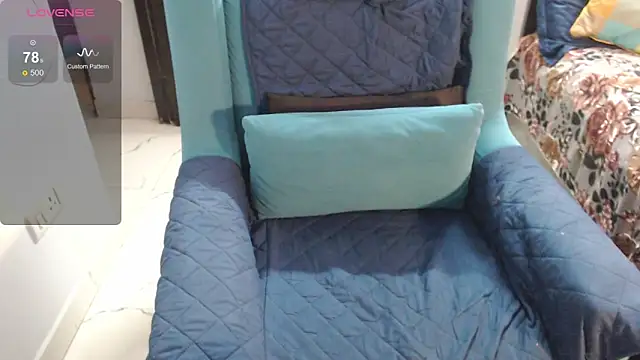 hell_queen786 (F young) - lets oil my body