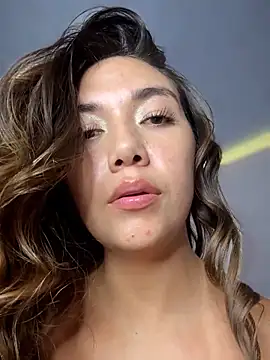 Webcam Model (Iris_lee) is live