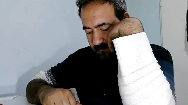 mio_jaks - Mio_jaks's free webcam - UK Sex Cams