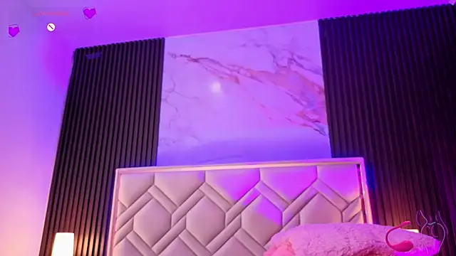 miaafarrel (F teen) - 😈Oil on my ass… nice and slow🍑