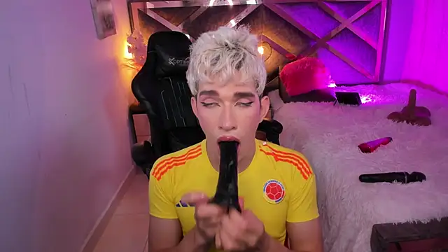 cherry_zayden_ - Cherry_zayden_'s free webcam - UK Sex Cams