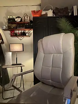 bigdominamia - BigDominaMia's free webcam - UK Sex Cams