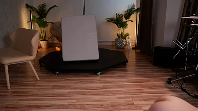 kittycaitlin - KittyCaitlin's free webcam - UK Sex Cams