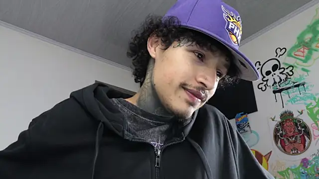 trieone live sex cam