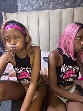 LonelyQueenxx25 webcam