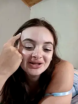 Webcam Model (Emmacut)  is live.Free join now!