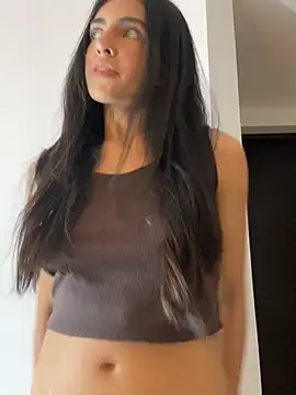 Webcam Model (DaphneUwu)  is live.Free join now!