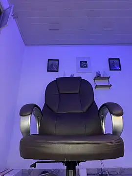 Webcam Model (Nicky-222)  is live.Free join now!