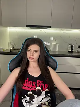 CurlyLara Live Webcam on Stripchat