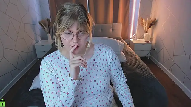 luna_c0ra - Luna_c0ra's free webcam - UK Sex Cams