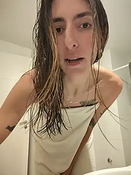 sweetsinxxx (F young) - no top x 5 minutes