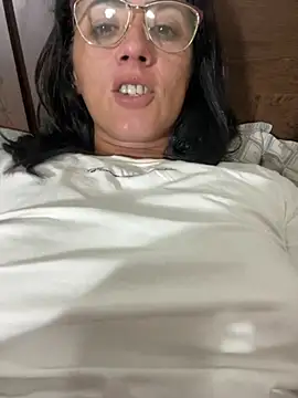 Renataalves Live Webcam on Stripchat