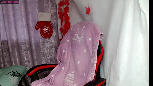 careys_universe (F young) - Make me cum