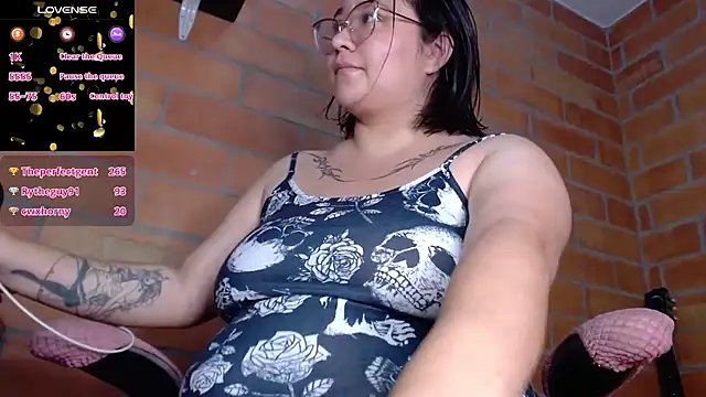 Webcam Model (CinnamonCookiez)  is live.Free join now!