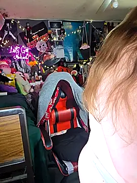 velvetdiablo (F young) - Titties out I guess