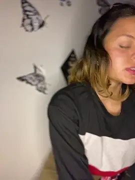 Webcam Model (Ame_Desire) is live