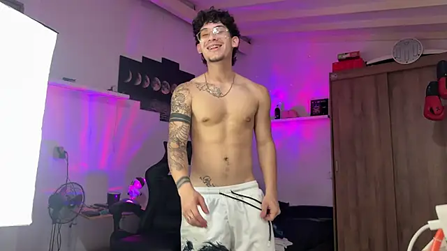 kisan_smith - Kisan_Smith's free webcam - UK Sex Cams