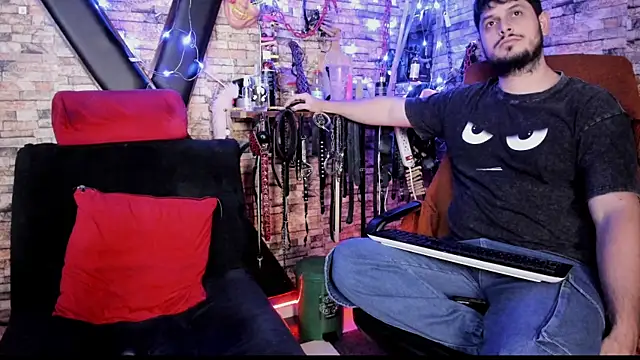 Liltildeman_moon webcam