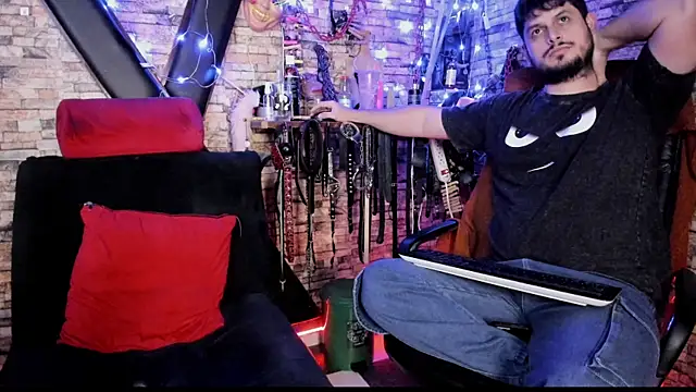 Liltildeman_moon webcam