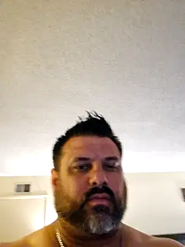 Roddog18 live sex cam