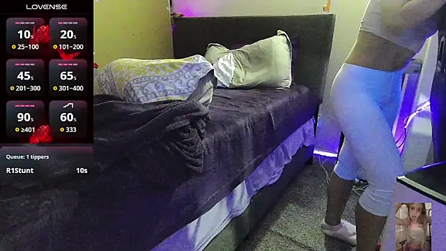 blondiewithanass (F young) - double penetration