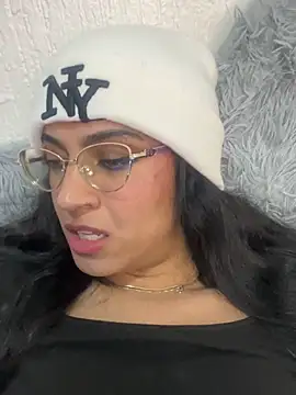 Webcam Model (ValentinaEvanz) is live