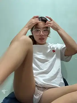 hornymia11 - HornyMia11's free webcam - UK Sex Cams