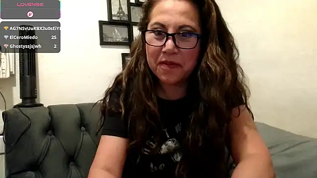 Webcam Model (MirandaLatinaLovely) is live