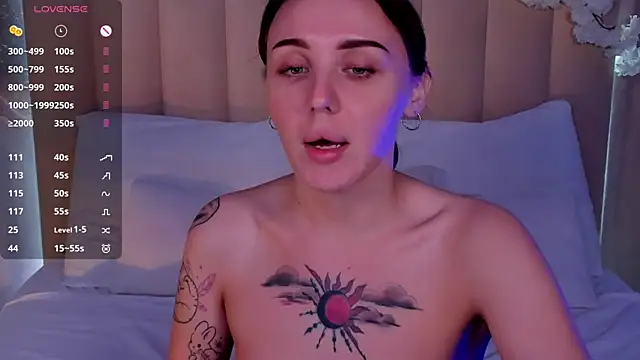 lianaford (F young) - show tits