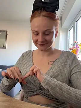 Webcam Model (Fiebie_licious_) is live