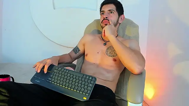 AlejandroStormm live sex cam