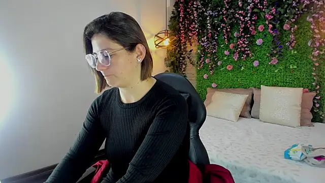 sarahdeyvis - SarahDeyvis's free webcam - UK Sex Cams