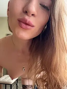 Webcam Model (Little_Candy_18)  is live.Free join now!