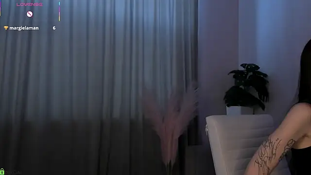 aria_mila - Aria_Mila's free webcam - UK Sex Cams