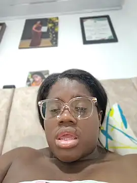 yourliaa_ - YourLiaa_'s free webcam - UK Sex Cams