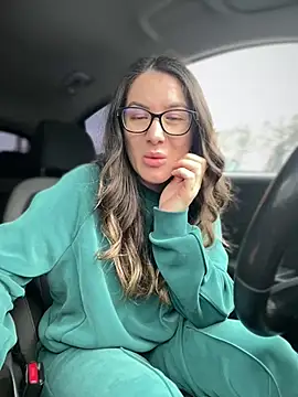 Webcam Model (HotXMom_)  is live.Free join now!