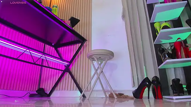 Anastacia_lestrange webcam