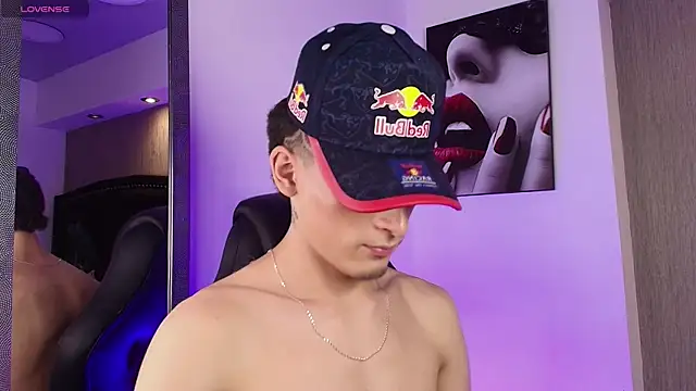 mateomitchell (M twink) - show hard cock x 10 mt 🍆🍆