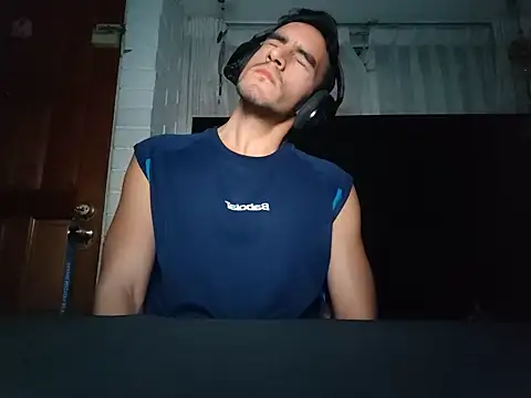 tommymomentum - TommyMomentum's free webcam - UK Sex Cams