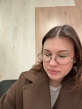 rinacat (F young) - Show bra in public