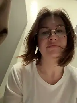 rinacat (F young) - Rub clit with no panties