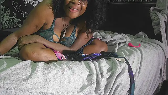 uriuniverse69 - UriUniverse69's free webcam