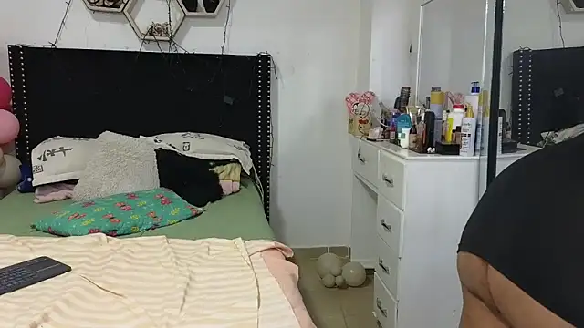 charlotte_077 - Charlotte_077's free webcam