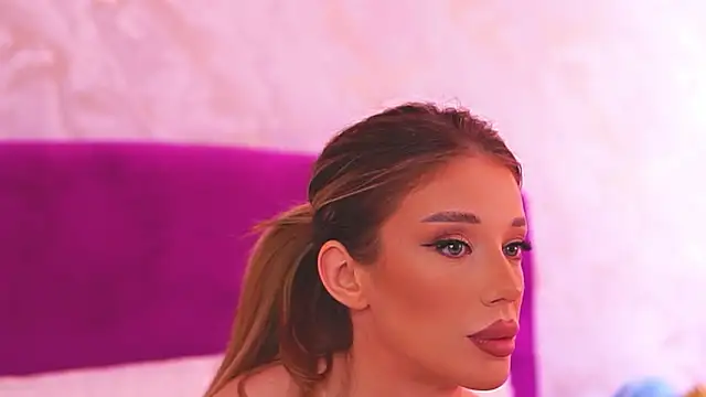 ellinanuria - EllinaNuria's free webcam - UK Sex Cams