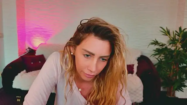 angelwoow - AngelWooW's free webcam - UK Sex Cams